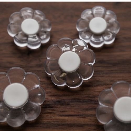 Lot de 6 boutons acrylique fleur transparente et blanche – 25 mm