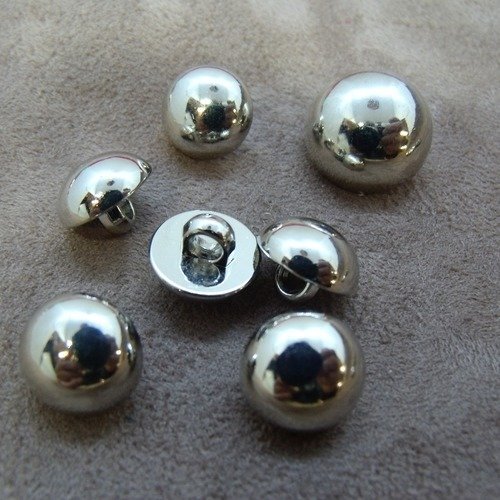 Bouton acrylique de belle qualité et vintage  argent demi boule,13 mm, vendu à l'unité