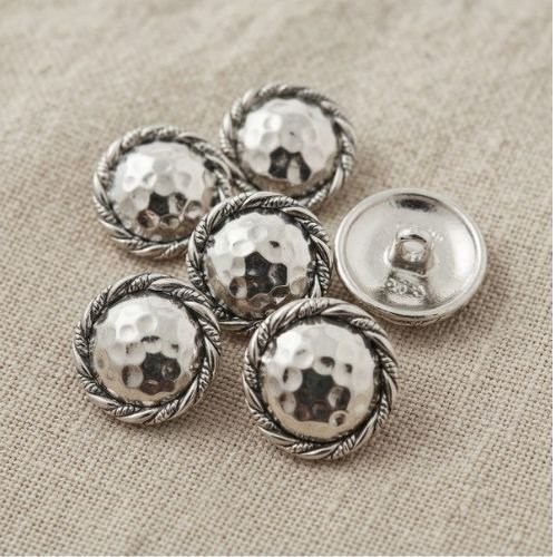 Lot de 6 boutons acrylique argenté effet martelé – 17 mm
