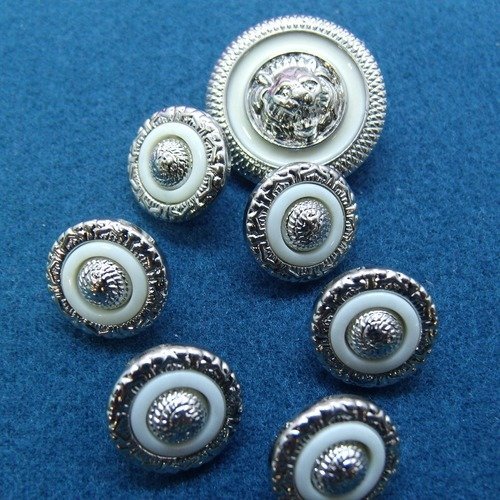 Bouton acrylique de belle qualité et vintage blanc et argent, 15 mmvendu par 6 / soit 0.75 € l'unité