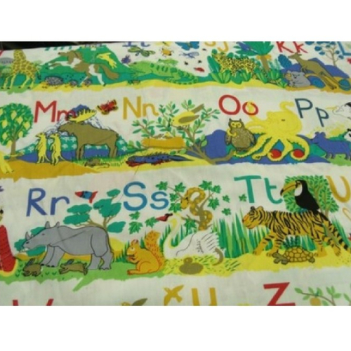 Tissu coton imprimé animaux multicolore,150 cm,convient pour toutes vos réalisations et créations