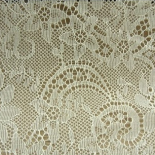 Dentelle de calais en laize polyester ,ivoire lurex argent,  de belle qualité,150 cm