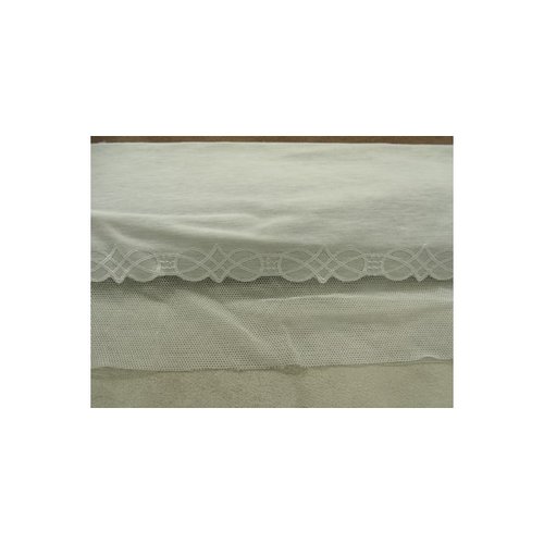 Broderie coton ecru ,15 cm, sur tulle blanc