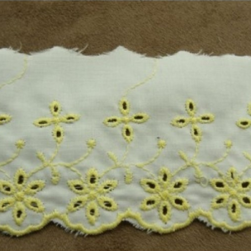 Broderie anglaise coton fond blanc jaune 7 cm / hauteur de broderie:5 cm