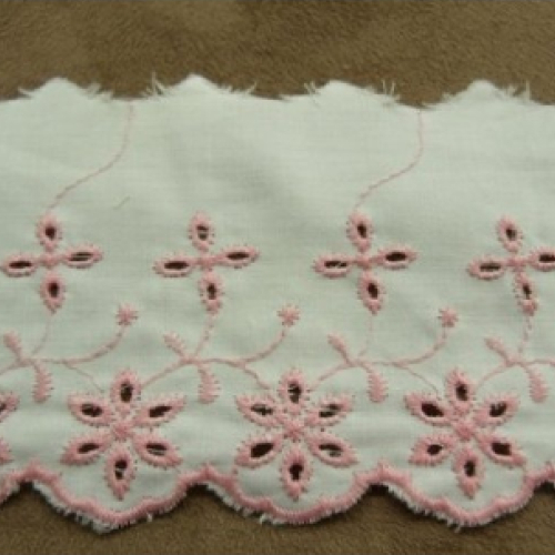 Broderie anglaise coton fond blanc & rose pale 7 cm/ hauteur de broderie:5 cm