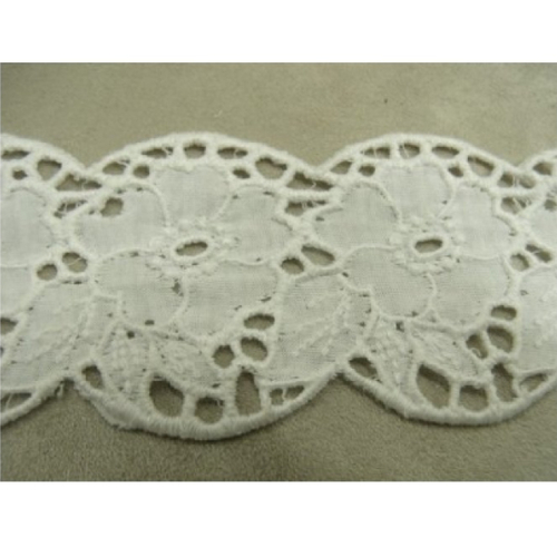 Broderie anglaise,6,5 cm, coton sur jersey blanche