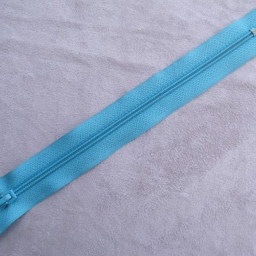 Fermeture à glissière bleu turquoise ,18 cm,de belle qualité