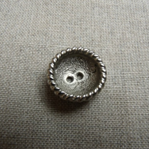 Bouton rond argent a 2 trous ,de belle qualité,19 mm
