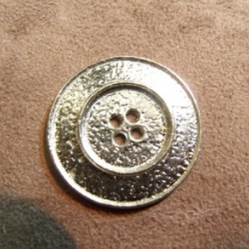 Bouton a 4 trous argent,de belle qualité,30 mm