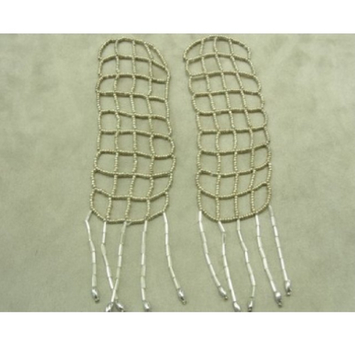 Joli épaulette perlé argent ,largeur: 4 cm / longueur 17 cm,vendu par paire