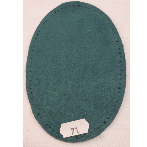 Nouvelle coudiere vert gazon ,façon daim en polyester taille:moyenne  hauteur 13,5cm / largeur 9,5cm