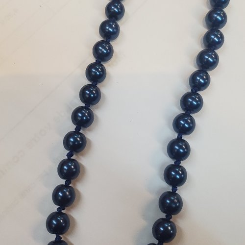 Collier perle acrylique marine  70 cm, belle qualité