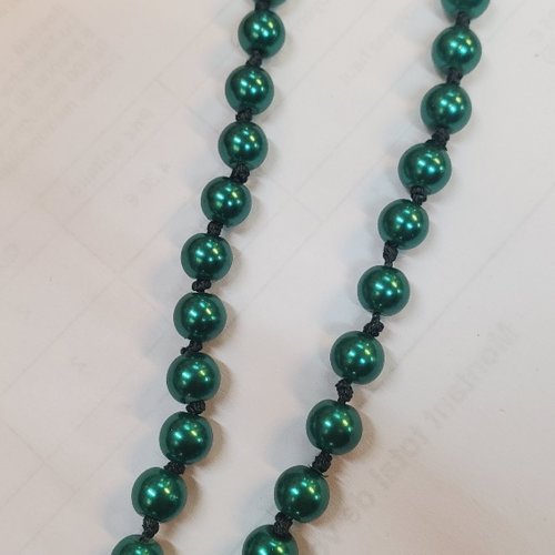 Collier perle acrylique vert 70 cm, belle qualité