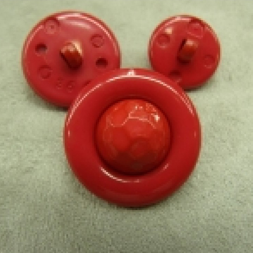 Bouton acrylique composé sur fond rouge,28 mm,de belle qualité