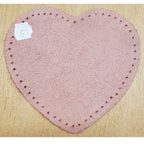 Petite coudiere simili daim rose  motif coeur largeur 10 cm /hauteur 10 cm