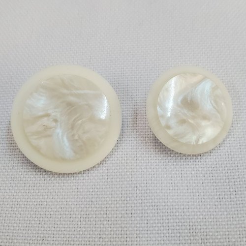 Bouton bijou acrylique blanc nacré irisé – 17 ou 22 mm
