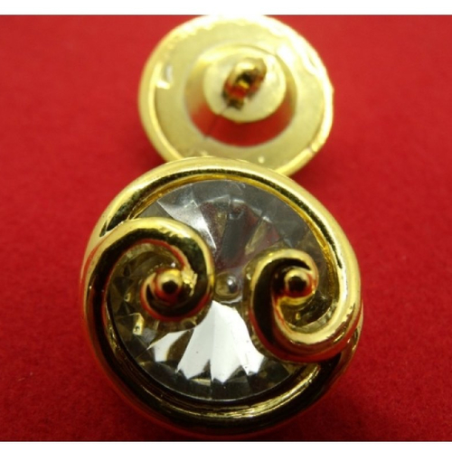 Bouton bijou en strass or,à queue 28 mm ,peut être détourné pour décorer un vêtement ou un objet très lumineux et résistant.