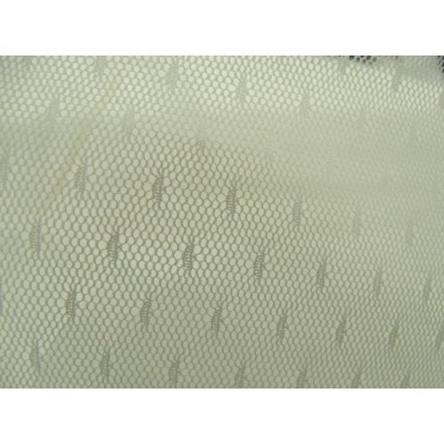 Filet résille plumetis blanc cassé 150 cm, idéal pour faire une sur- jupe ou un sur- debardeur tres en vogue ce printemps / été