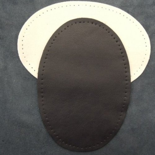 Coudière façon cuir noir réversible , taille moyenne , hauteur 13,5cm / largeur 9 ,5cm