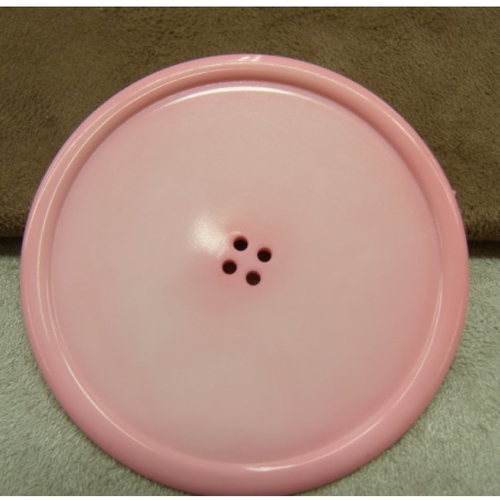 Bouton gean acrylique,6.5 cm, rose pale , a 4 trous de belle qualité