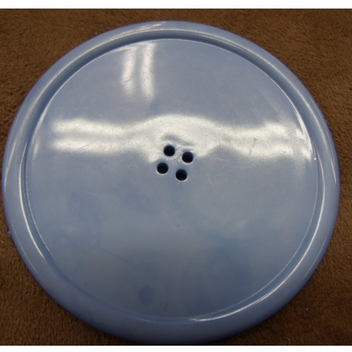 Bouton geant,acrylique 6.5 cm, bleu ciel , a 4 trous,de belle qualité
