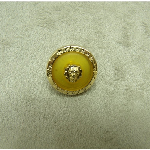 Bouton doré acrylique  sur fond jaune, 17 mm, de belle qualité