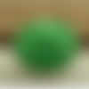 Bouton acrylique ovale vert à 2 trous,largeur: 28 mm / hauteur: 22 mm,de belle qualité