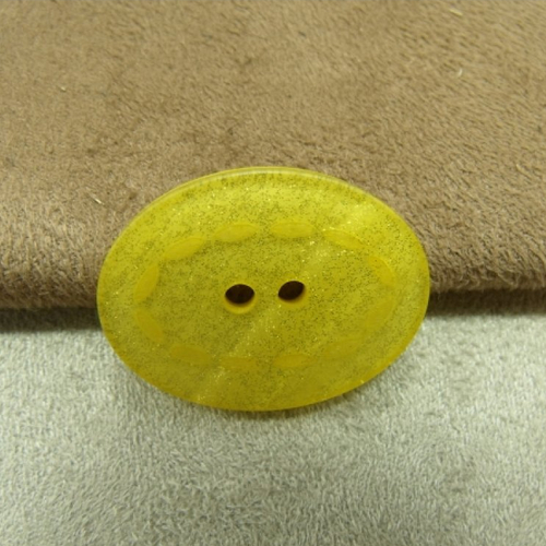 Bouton ovale acrylique à 2 trou jaune,largeur: 28 mm / hauteur: 22 mm,de belle qualité