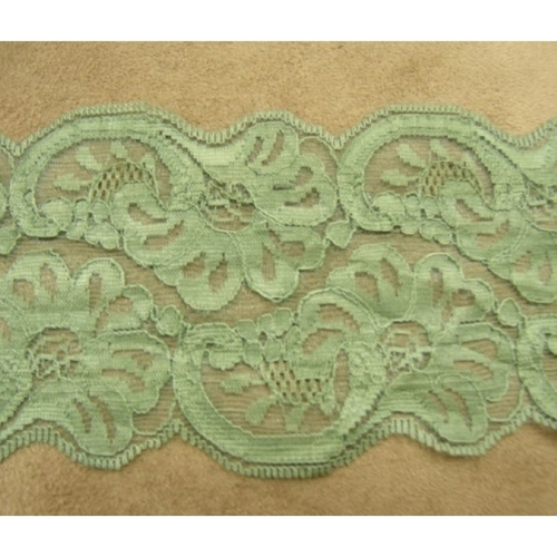 Dentelle de calais festonnée sur les 2 cotés vert kaki,8 cm, de fabrication française