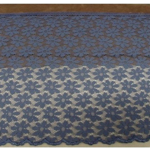 Dentelle de calais motif fleur bleu,18 cm,de fabrication française