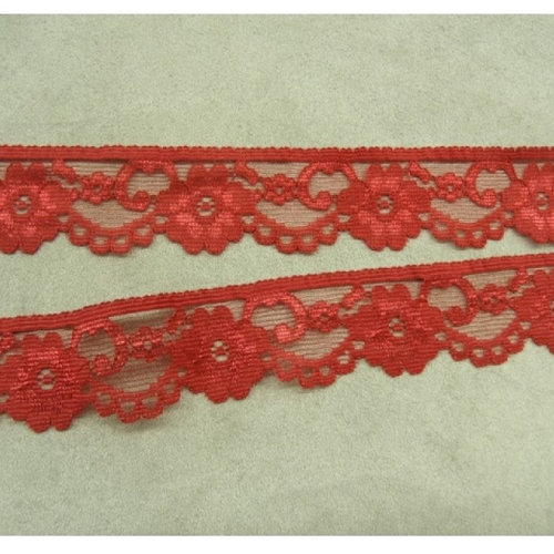 Fine dentelle calais rouge de fabrication française,3 cm ,bordure festonnée motif fleurs