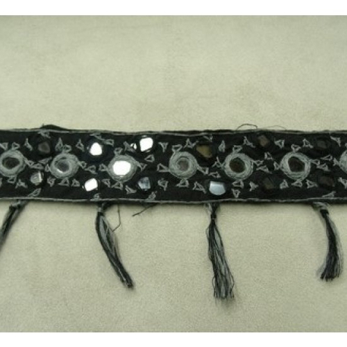 Ruban frange polyester a miroir noir avec pompon ,4 cm