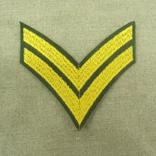 Ecusson militaire thermocollant motif grade doré et kaki ,largeur 7,5 cm / hauteur 4 cm