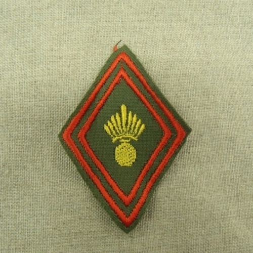 Ecusson militaire à coudre - kaki, rouge, jaune ,largeur 4cm sur hauteur 7cm