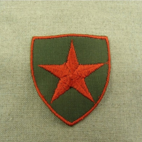 Ecusson militaire à coudre motif etoile rouge ,largeur 5cm sur hauteur 5cm