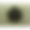 Ecusson thermocollant feuille noir et blanc, largeur 4cm sur hauteur 4,5cm