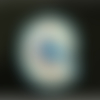 Ecusson thermocollant- motif: schtroumph bleu ciel et rouge sur fond blanc , hauteur 4cm sur hauteur 5cm