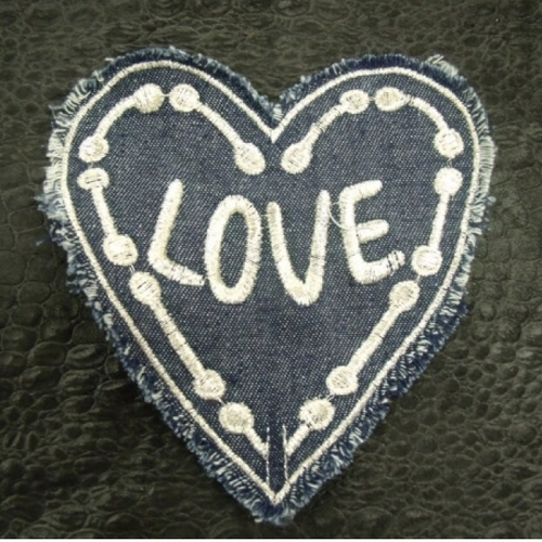 Ecusson à coudre -motif: - jean's coeur love- bleu et blanc / largeur 11cm sur hauteur 11cm