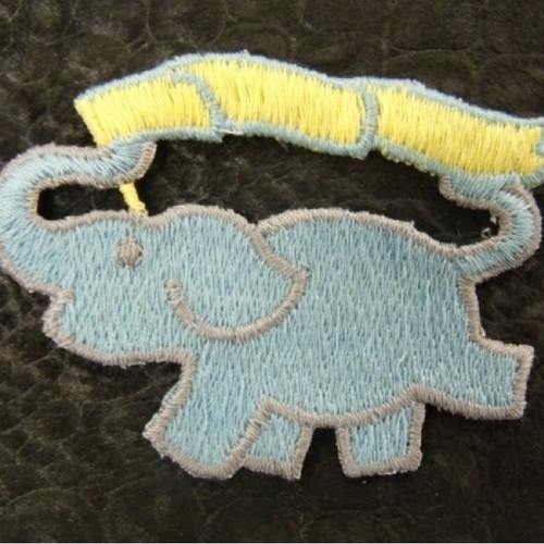 Écusson thermocollant- motif: elephant- bleu - gris et jaune , largeur 6cm sur hauteur 5cm