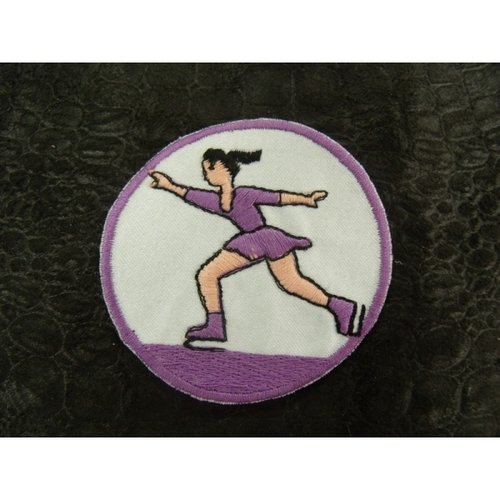Ecusson thermocollant- motif: patineuse avec robe violet ,5.5 cm