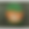 Ecusson thermocollant- motif: bonhomme souriant - vert et marron ,largeur 3cm sur hauteur 5cm