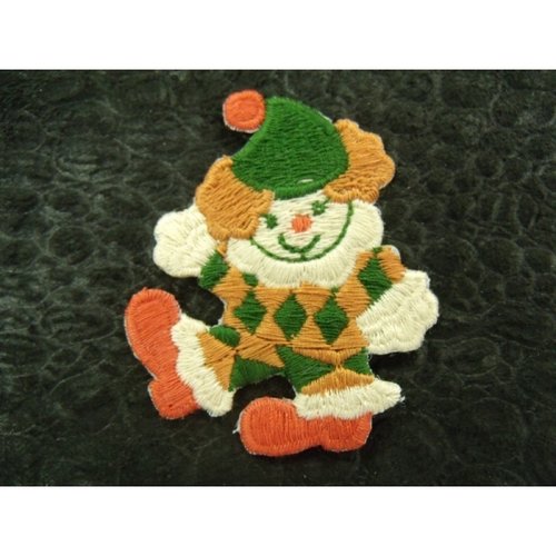 Ecusson thermocollant- motif clown assis orange vert blanc et rose ,largeur 4 cm / hauteur 5 cm