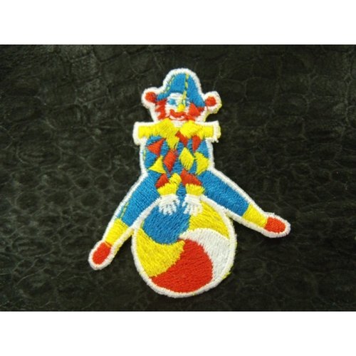 Ecusson à coudre- motif : clown sur ballon bleu ciel jaune et rouge ,largeur 2 cm / hauteur 6 cm