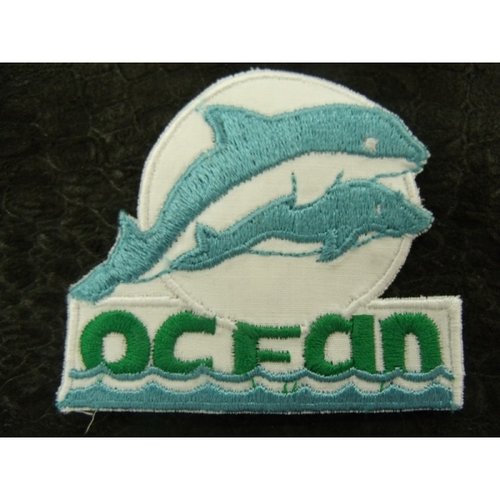 Écusson thermocollant motif dauphin ocean vert ,largeur 5 cm / hauteur 6,5 cm