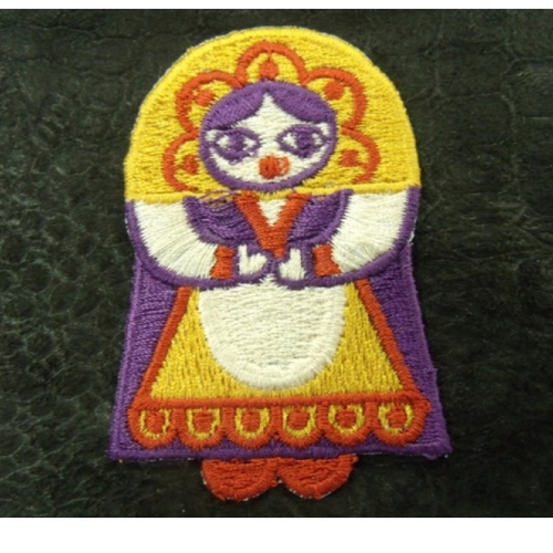 Ecusson à coudre- motif poupée russe multicolore, largeur 4 cm/ hauteur 6.5 cm