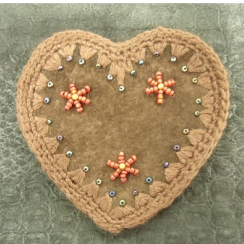 Ecusson à coudre- motif: coeur avec rivet oeillet - perlé marron, largeur 9.5 cm / hauteur 8 cm