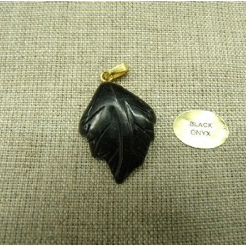 Pendentif motif feuille-black onyx,hauteur: 2,5 cm / largeur:2 cm / epaisseur: 3 mm