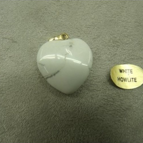 Pendentif motif coeur- pm- white howlite,largeur: 2 cm / hauteur: 2cm / epaisseur: 0,6cm