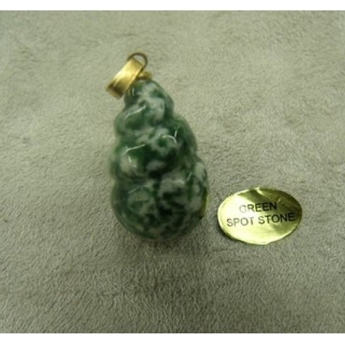 Pendentif motif coquillage- green spot stone , hauteur: 2,5 cm /largeur: 1,5 cm/ epaisseur:15 mm