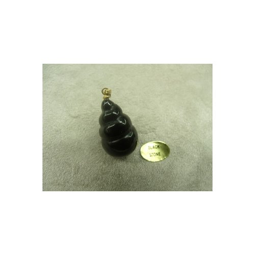 Pendentif motif coquillage- black stone , hauteur: 2,5 cm /largeur: 1,5 cm/ epaisseur:15 mm